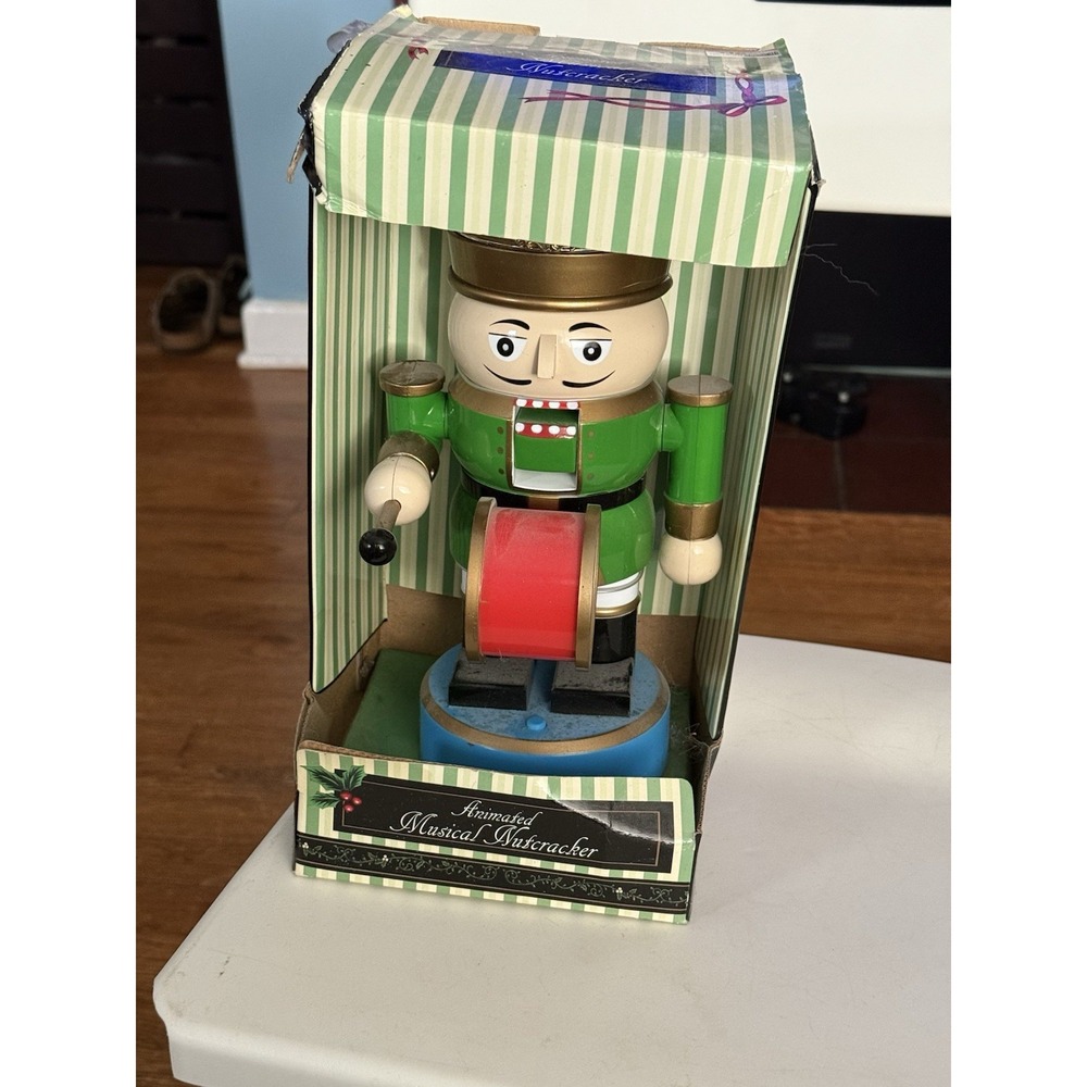 Musical Nutcracker Green King   New Plays Jingle Bells March Vintage